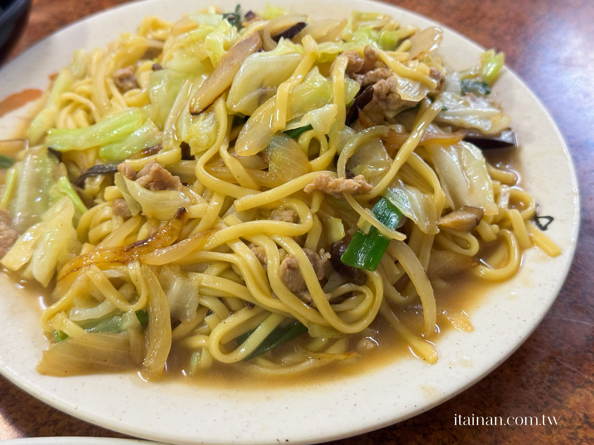 台東美食|500盤推薦!來海產店竟然要吃『雞』?富岡漁港人氣老字號,黃金玉米雞、乾煎小管必點「特選海產店」 台東美食|500盤推薦!來海產店竟然要吃『雞』?富岡漁港人氣老字號,黃金玉米雞、乾煎小管必點「特選海產店」