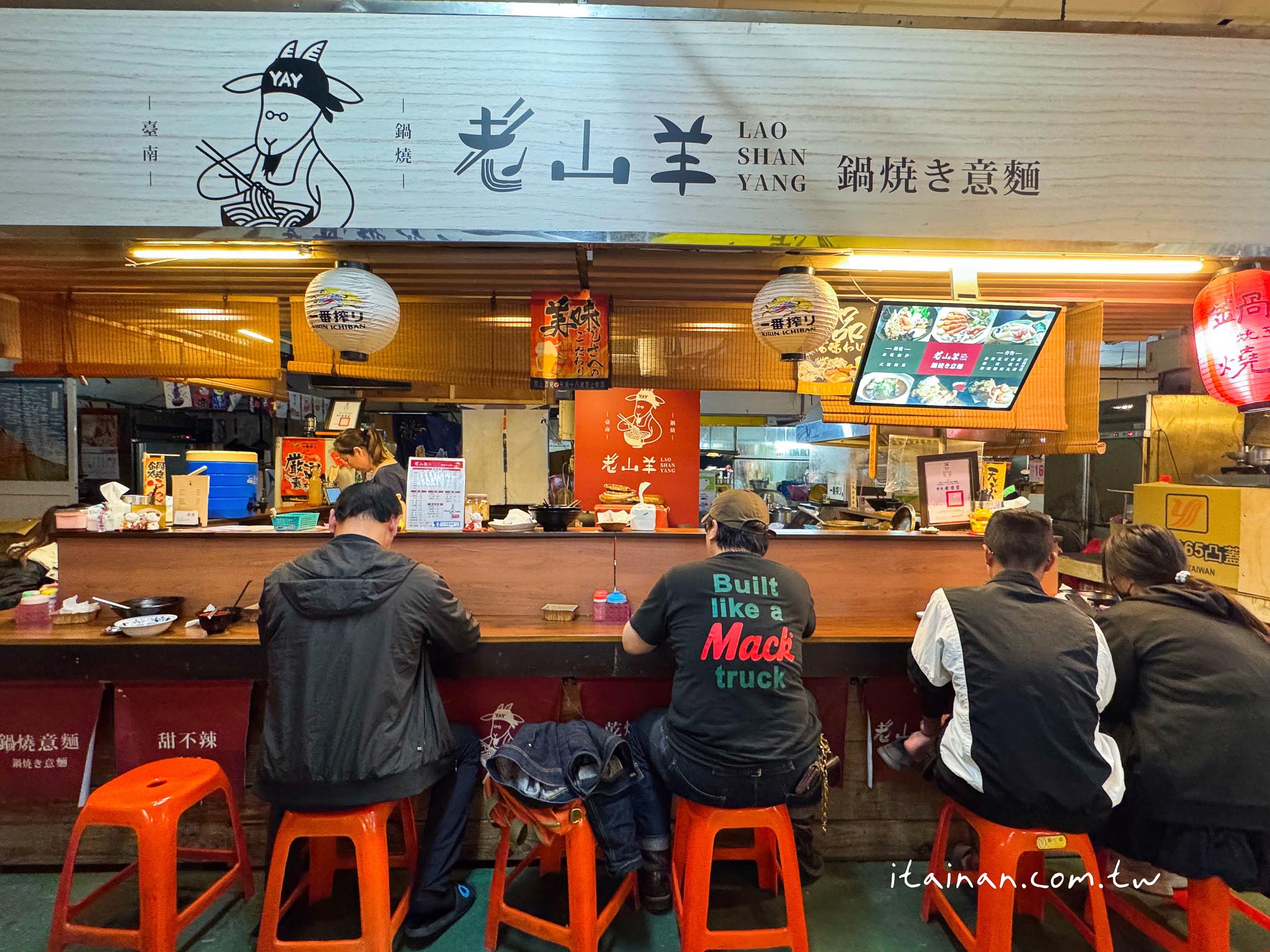 台南美食|藏在復興市場超有日本味的鍋燒麵店,晚來還會吃不到,炸蝦必點!「老山羊鍋燒麵」 台南美食|藏在復興市場超有日本味的鍋燒麵店,晚來還會吃不到,炸蝦必點!「老山羊鍋燒麵」