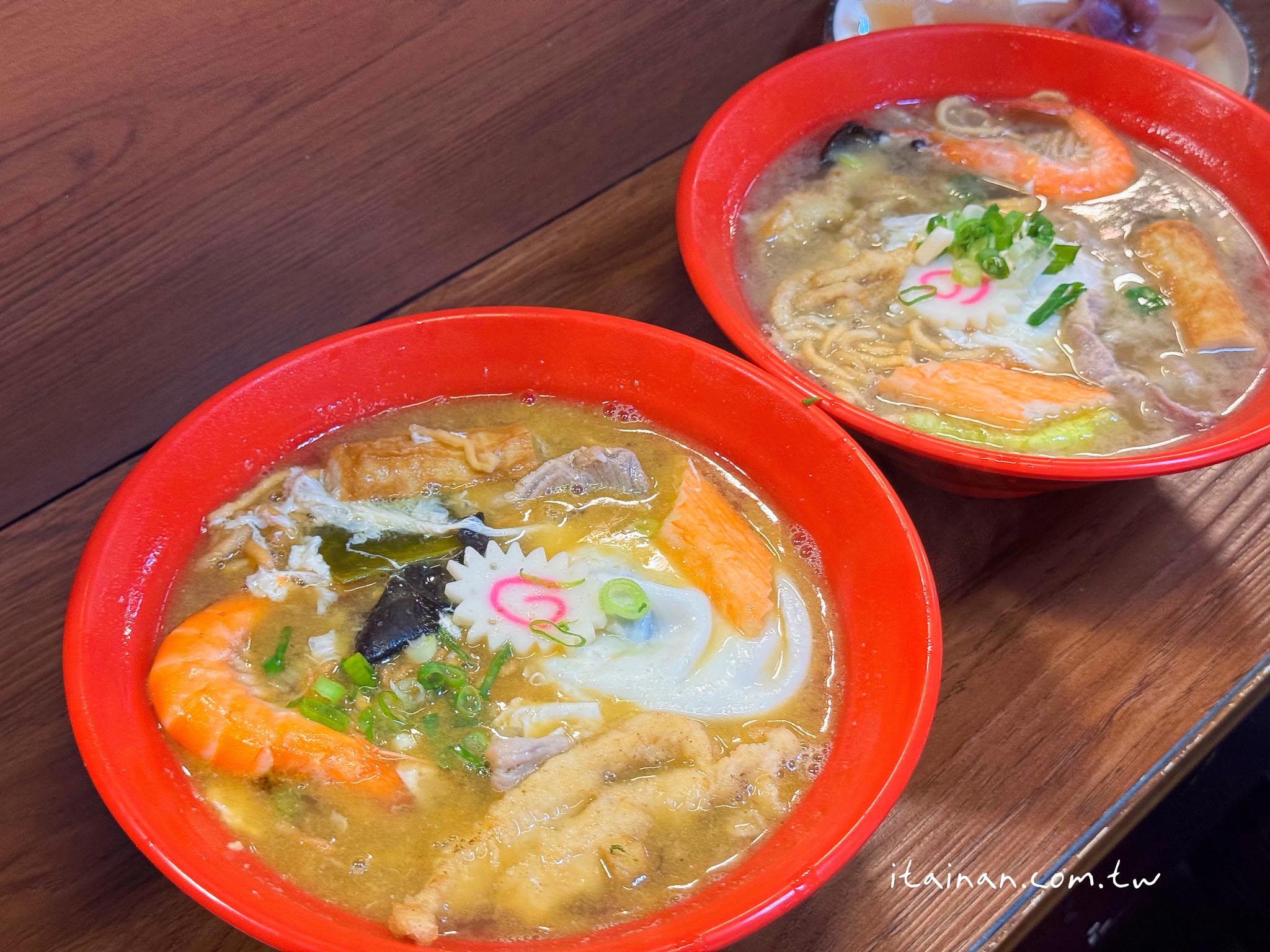 台南美食|藏在復興市場超有日本味的鍋燒麵店,晚來還會吃不到,炸蝦必點!「老山羊鍋燒麵」 台南美食|藏在復興市場超有日本味的鍋燒麵店,晚來還會吃不到,炸蝦必點!「老山羊鍋燒麵」