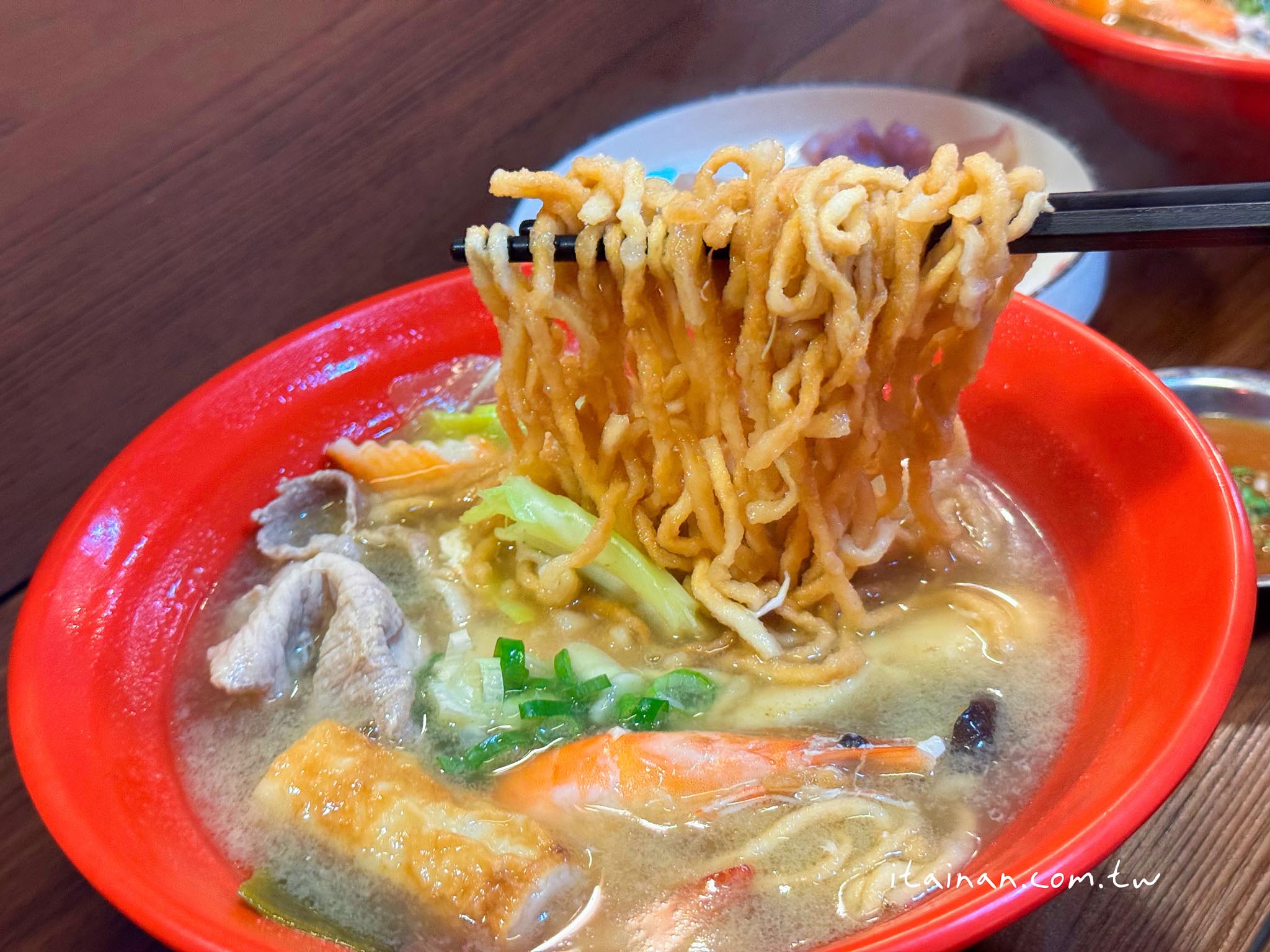台南美食|藏在復興市場超有日本味的鍋燒麵店,晚來還會吃不到,炸蝦必點!「老山羊鍋燒麵」 台南美食|藏在復興市場超有日本味的鍋燒麵店,晚來還會吃不到,炸蝦必點!「老山羊鍋燒麵」