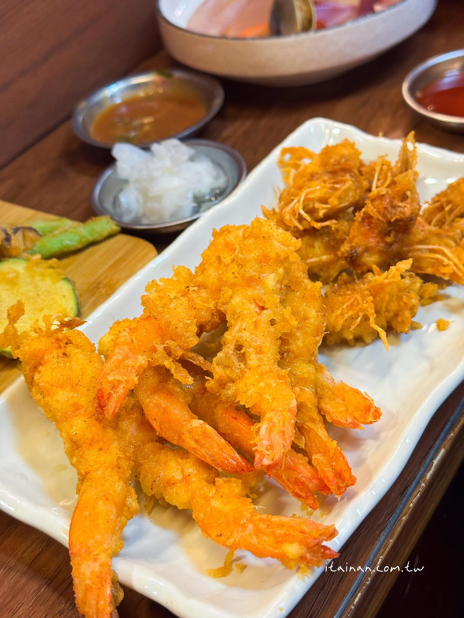 台南美食|藏在復興市場超有日本味的鍋燒麵店,晚來還會吃不到,炸蝦必點!「老山羊鍋燒麵」 台南美食|藏在復興市場超有日本味的鍋燒麵店,晚來還會吃不到,炸蝦必點!「老山羊鍋燒麵」