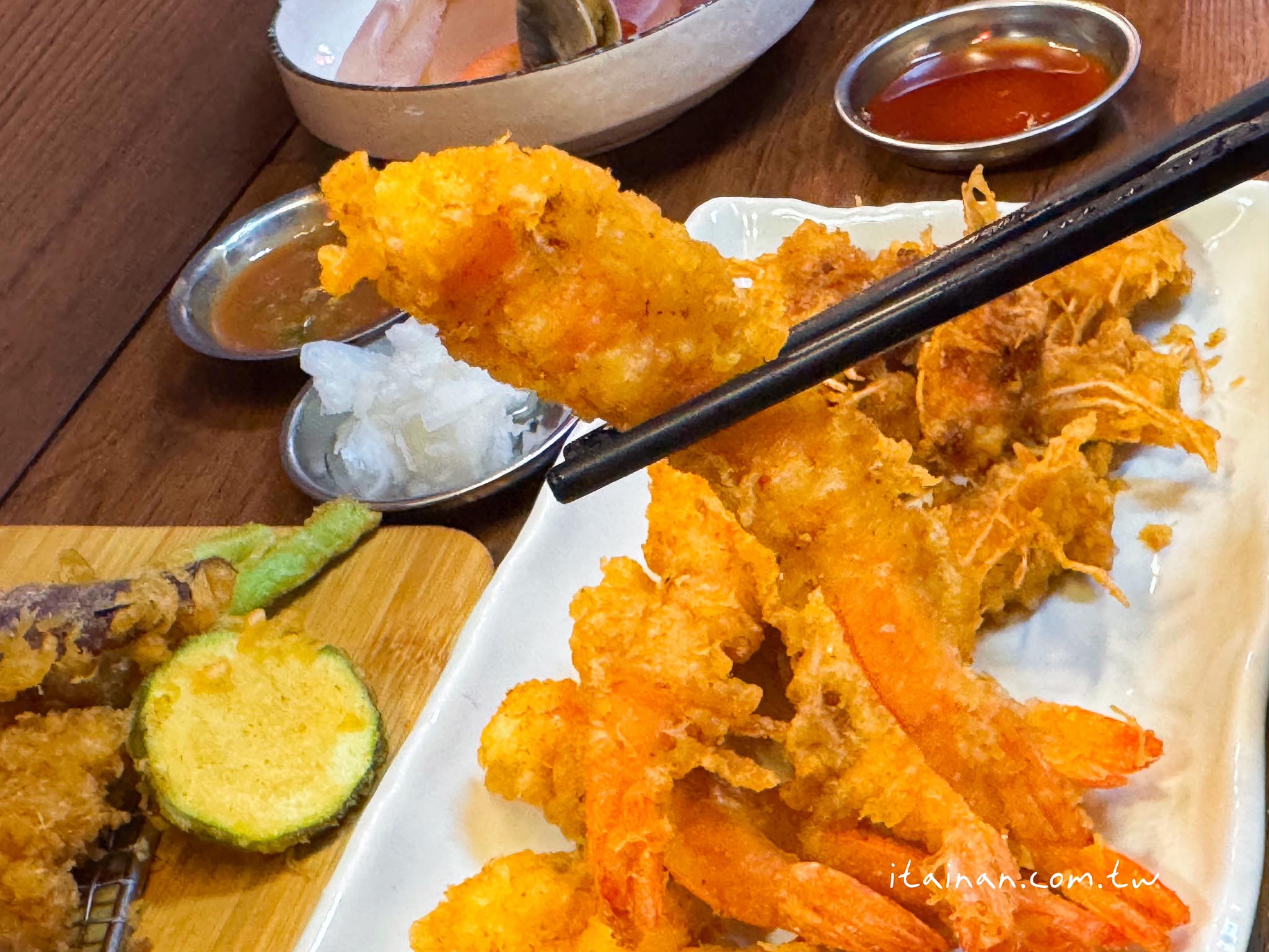 台南美食|藏在復興市場超有日本味的鍋燒麵店,晚來還會吃不到,炸蝦必點!「老山羊鍋燒麵」 台南美食|藏在復興市場超有日本味的鍋燒麵店,晚來還會吃不到,炸蝦必點!「老山羊鍋燒麵」