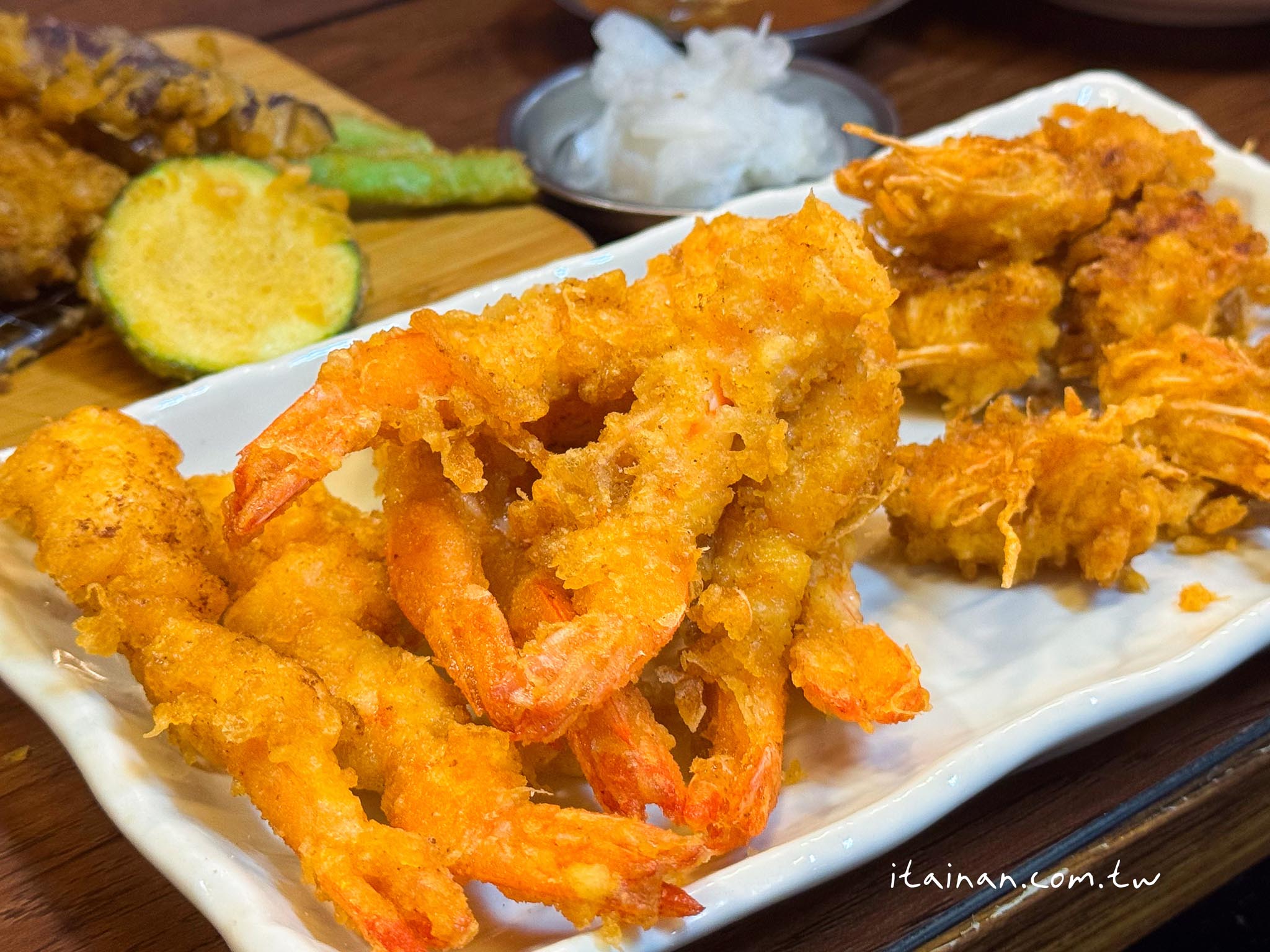 台南美食|藏在復興市場超有日本味的鍋燒麵店,晚來還會吃不到,炸蝦必點!「老山羊鍋燒麵」 台南美食|藏在復興市場超有日本味的鍋燒麵店,晚來還會吃不到,炸蝦必點!「老山羊鍋燒麵」