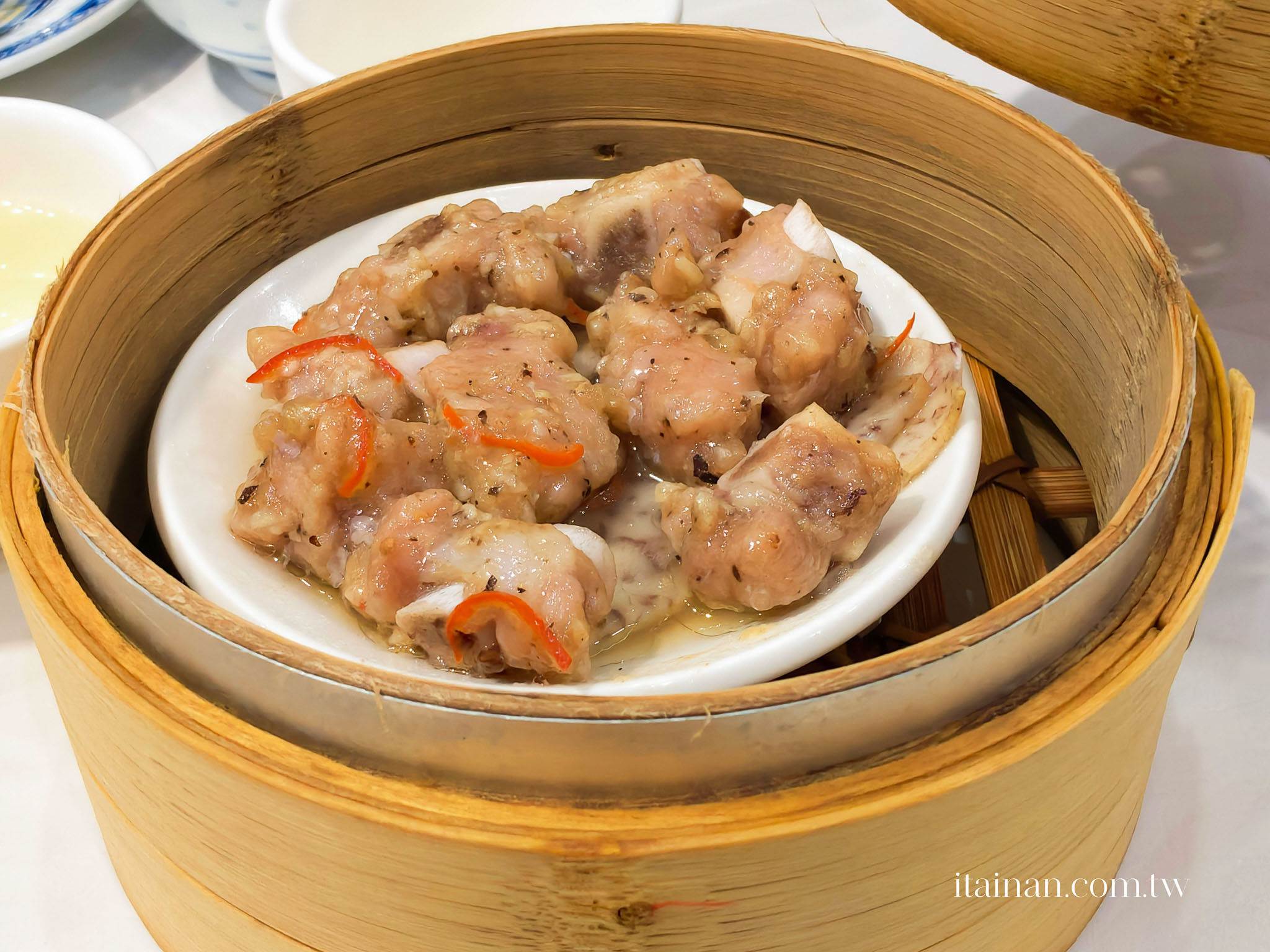 台南早茶值得早起！「寓點」把香港記憶包進一籠港點裡，一週只開兩天的米其林必比登
