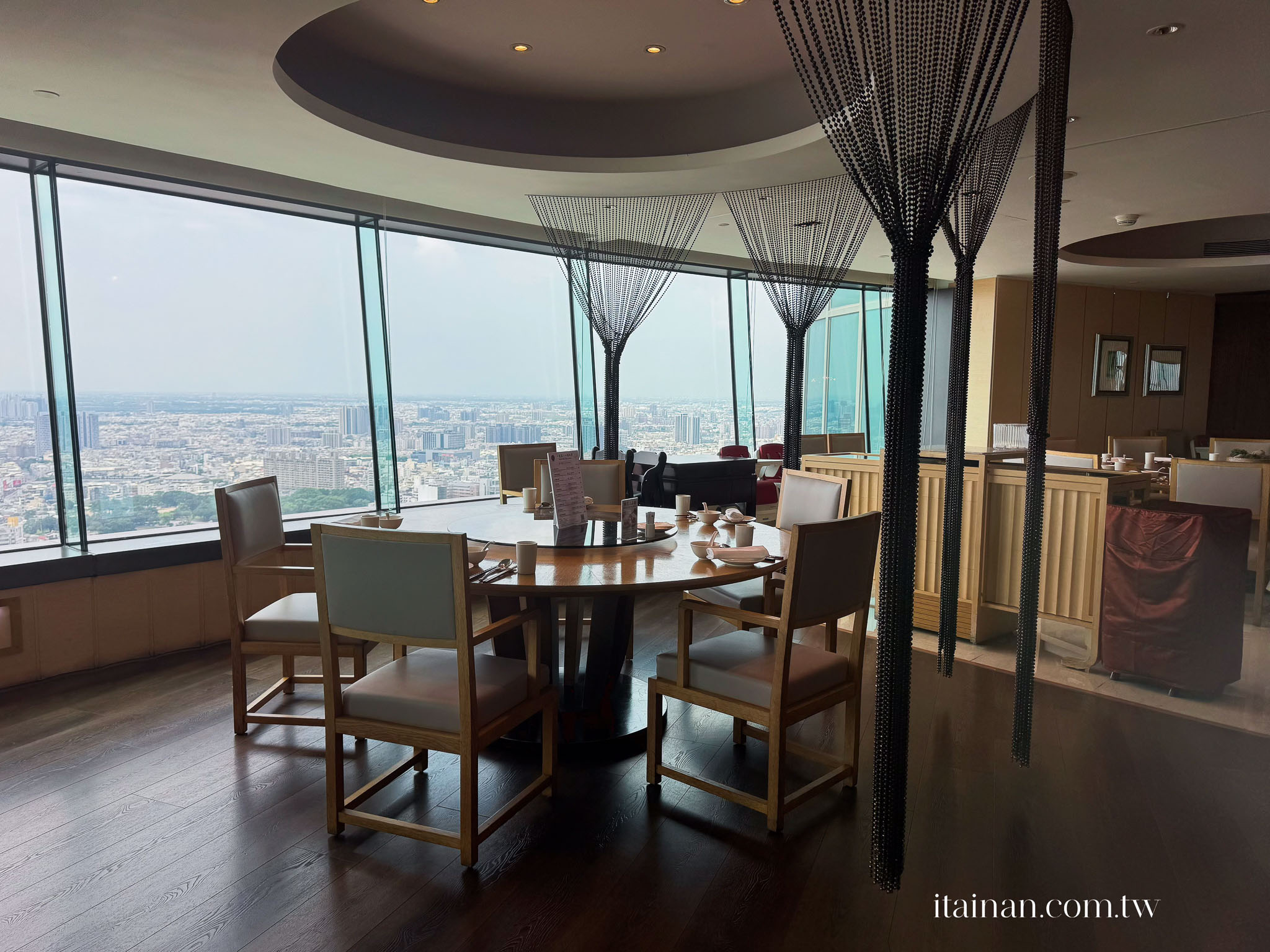 台南38樓高空景觀餐廳,坐擁府城絕佳View,在城市天際線品味道地江浙菜!台南遠東香格里拉「醉月樓中餐廳」 台南38樓高空景觀餐廳,坐擁府城絕佳View,在城市天際線品味道地江浙菜!台南遠東香格里拉「醉月樓中餐廳」