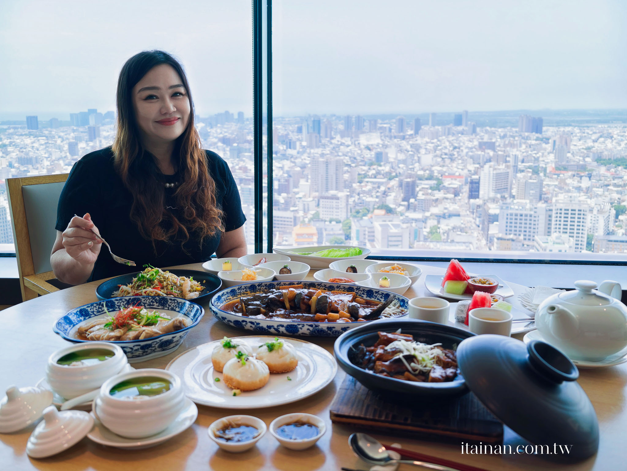 台南38樓高空景觀餐廳,坐擁府城絕佳View,在城市天際線品味道地江浙菜!台南遠東香格里拉「醉月樓中餐廳」 台南38樓高空景觀餐廳,坐擁府城絕佳View,在城市天際線品味道地江浙菜!台南遠東香格里拉「醉月樓中餐廳」