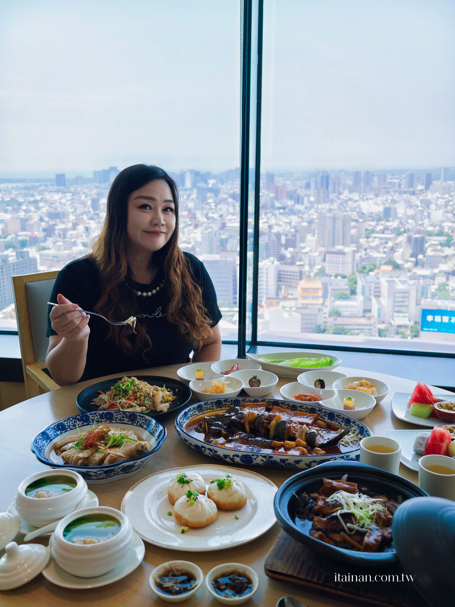 台南38樓高空景觀餐廳,坐擁府城絕佳View,在城市天際線品味道地江浙菜!台南遠東香格里拉「醉月樓中餐廳」 台南38樓高空景觀餐廳,坐擁府城絕佳View,在城市天際線品味道地江浙菜!台南遠東香格里拉「醉月樓中餐廳」